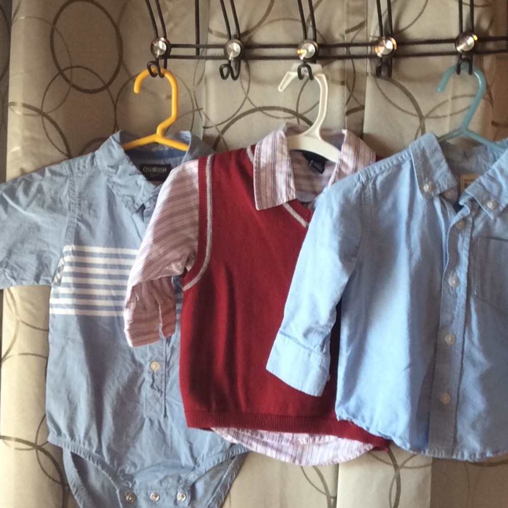 Boys 12-18m lot. Shirts, vest.